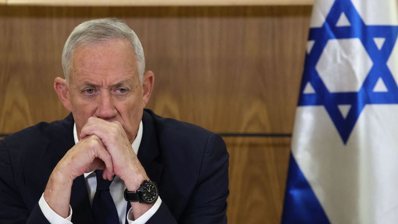Gantz, Netanyahu'yu devirmek için Likud üyelerinden yardım istiyor