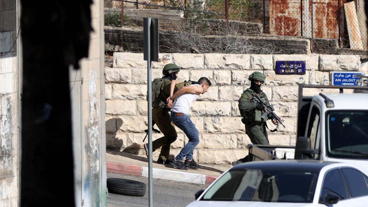 İsrail güçleri Batı Şeria'da 35 Filistinliyi gözaltına aldı