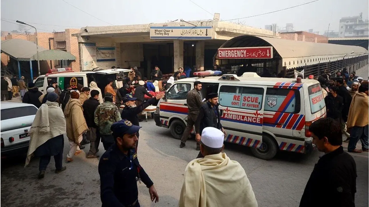 Pakistan'da seçim öncesi bombalı saldırı: 28 kişi öldü