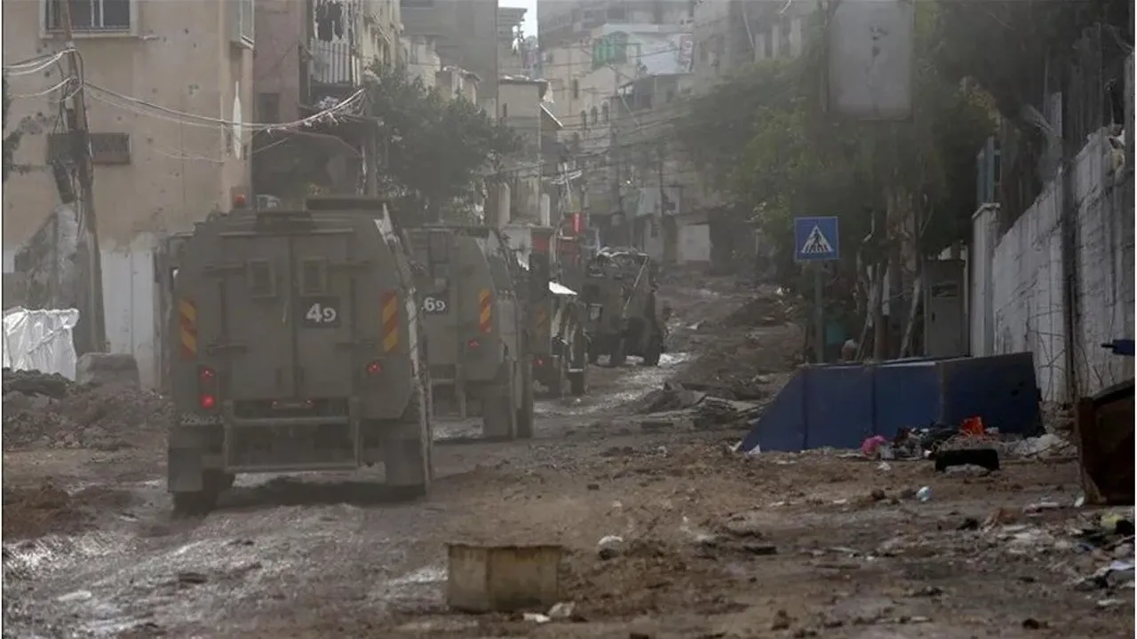 İsrail ordusu, el-Emel Hastanesi avlusuna baskın düzenledi