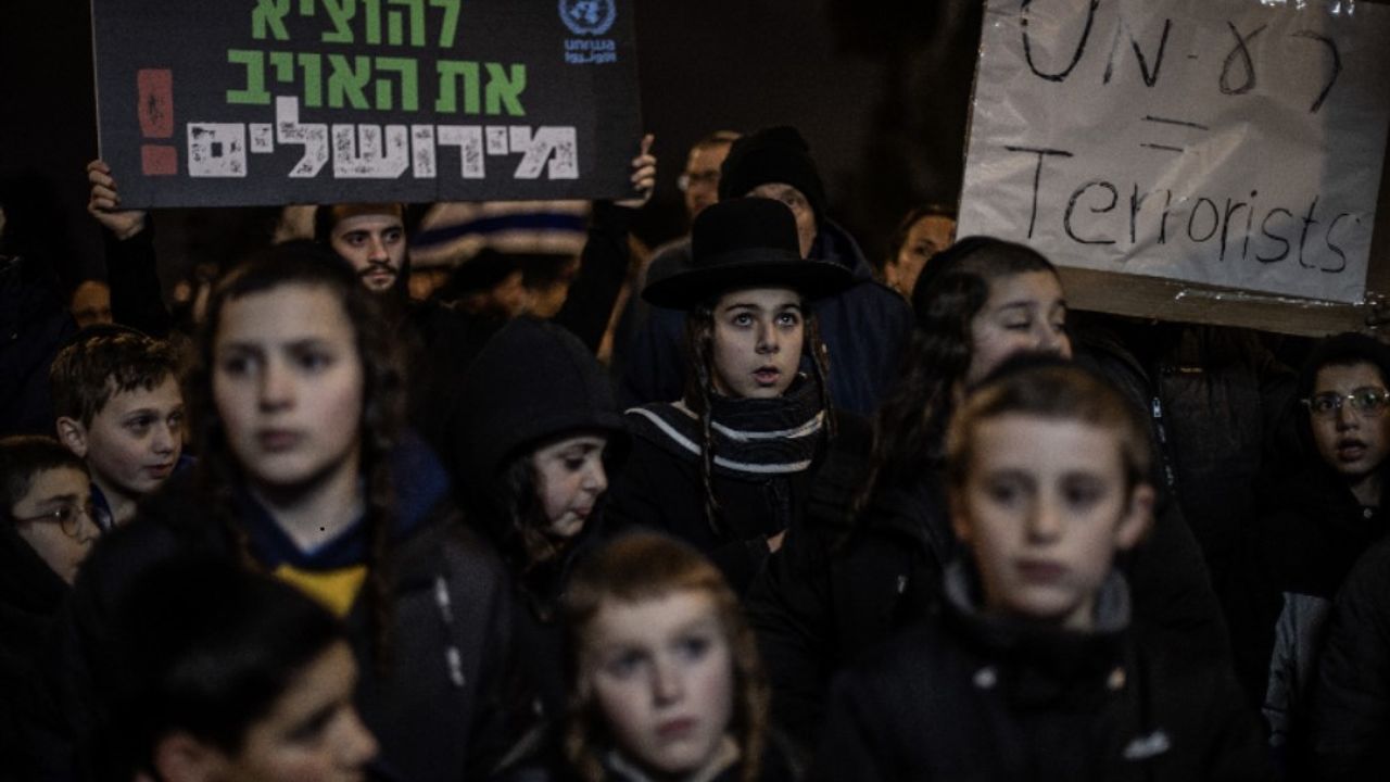 Aşırı sağcı İsrailliler UNRWA’nın kapatılması talebiyle gösteri düzenledi