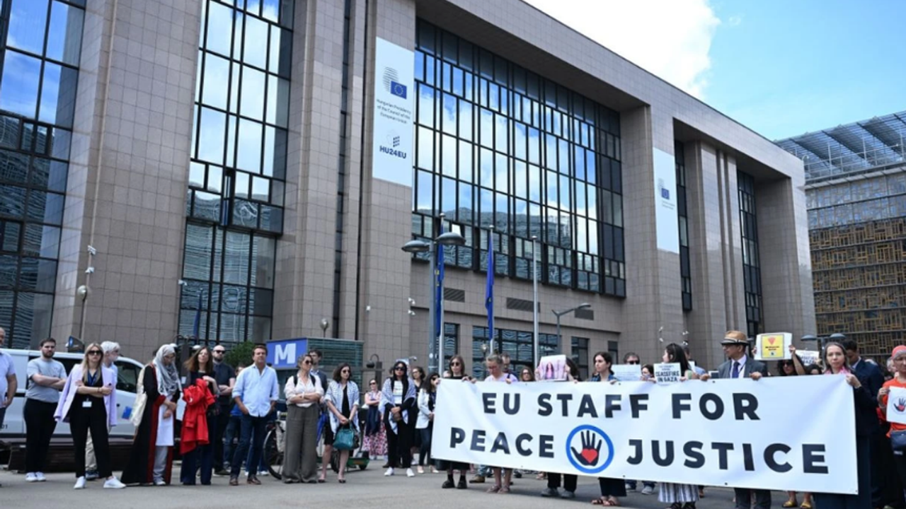 AB çalışanları Brüksel'de AB'nin Gazze politikasını bir kez daha protesto  etti - Daily Ummah | Bir Miladın Habercisiyiz