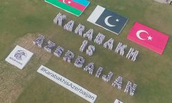 Pakistan'da Yüzlerce Kişi "Karabağ Azerbaycan'dır" Yazısı Oluşturdu