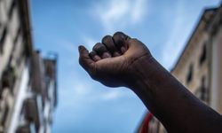 Fransa Meclisinde Irkçılık: “Afrika’ya Dön”