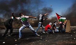 Filistin Halkı İşgal Güçlerine Direnmeye Devam Ediyor