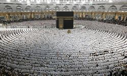 Milyonlarca Müslüman Mescid-i Haram ve Mescid-i Nebevi’de bir araya geldi