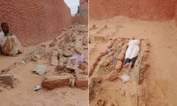 Cezayirli genç iki yıldır annesinin mezarından ayrılmıyor