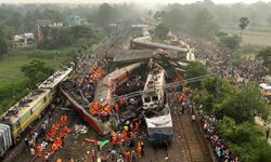 Hindistan'daki tren kazası neden ve nasıl yaşandı?