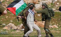 Fanatik Yahudi işgalciler Filistinlilere saldırdı