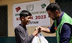 Türk yardım kuruluşları Pakistan'da 100 binin üzerinde aileye kurban eti dağıttı