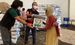 İHH, Sudan'a 30 konteynerlik yardım malzemesi gönderdi