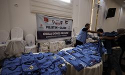 Türkiye Diyanet Vakfı'nın desteğiyle Gazzeli öğrencilere okul malzemeleri dağıtıldı