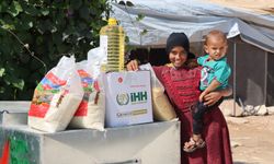 İHH'dan Suriye'deki depremzedelere gıda yardımı