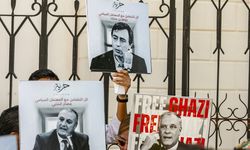 Tunus’ta “siyasi tutuklulara” destek gösterisi