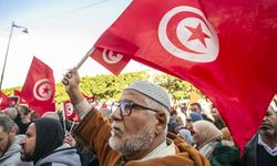 Tunus'ta "siyasi tutuklular" için dayanışma gösterisi