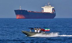 İran, Basra Körfezi'nde 2 yabancı gemiye el koydu