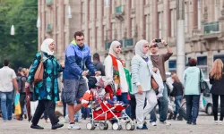 Hollanda'da devletin Müslümanları gizlice araştırmasına tepki