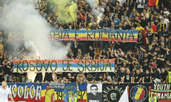 Romanya-Kosova maçı "Kosova Sırbistan'dır" pankartıyla durdu