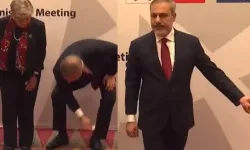 Hakan Fidan Türk bayrağını yerde bırakmadı!