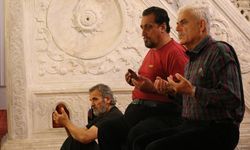 İzmir'de camilerde Filistin'de yaşamını yitirenler için dua edildi
