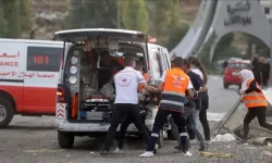 İsrail Gazze'de hastane ve ambulansları kasten hedef alıyor