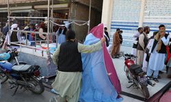 Depremin vurduğu Herat'ta çadır satışları tavan yaptı