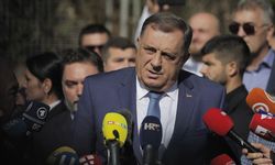 Bosnalı Sırp lider Dodik, Bosna Hersek Mahkemesinde ilk duruşmasına çıktı