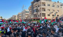 Ürdün'de binlerce kişi, İsrail'in Gazze'deki hastane saldırısını protesto etti