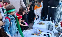 İstanbul'da ''oyuncak''lı İsrail protestosu