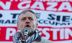 Eski İngiltere İşçi Partisi Lideri Corbyn: "Gazze'de insanlar karanlıkta ölüyor"