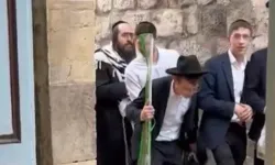 Fanatik Yahudiler Kudüs'teki kiliseye tükürdü