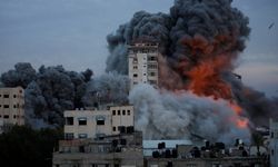 Gazze'deki hükümet: Gazze'ye 18 bin tondan fazla patlayıcı atıldı