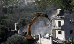 İşgalciler, Filistinlilere ait evde yıkım yaptı
