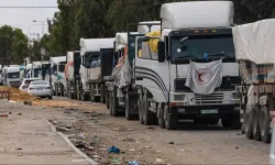 Filistin Kızılayı: İnsani yardım yüklü 50 tır Gazze Şeridi'nin kuzeyine gönderildi