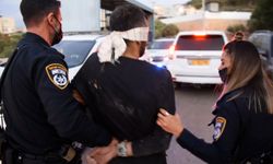 Filistinli tutukludan şok itiraf: İşgal bayrağını öpmesini istiyorlar!