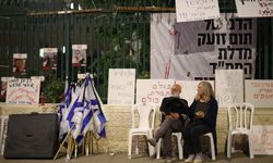 İsrailliler, Netanyahu'nun istifası için çadır kurdu