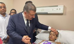 Sağlık Bakanı Koca, Gazze'den getirilen yaralıları ziyaret etti