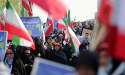 Tahran'da düzenlenen yürüyüşte yüzlerce kişi İsrail'i protesto etti