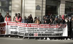 Fransa'nın başkenti Paris'te hükümetin göç yasa tasarısına karşı protesto