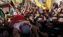 İsrail askerlerinin Batı Şeria'da öldürdüğü Filistinlinin cenazesi toprağa verildi