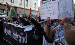 Almanya'da binlerce kişi, İsrail'in Gazze'ye yönelik saldırılarını protesto etti