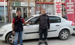 İsrail'in saldırılarından etkilenen Filistinlilere destek için arabasını bağışladı