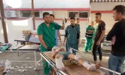 Gazze'deki el-Ehli Baptist Hastanesi'nde hastalar bahçede tedavi ediliyor