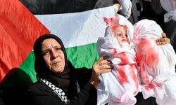 İsrail saldırısında ölen Gazzeli çocuklar için Lübnan'da dayanışma gösterisi düzenlendi