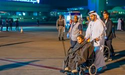 BAE'de tedavi görecek 93 yaralı Filistinli çocuk ve kanser hastası Abu Dabi'ye ulaştı
