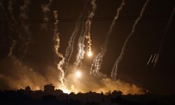 İşgalciler, Gazze Şeridi'nin orta ve kuzey kesimlerini bombaladı
