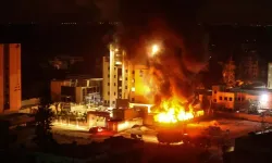 İşgalci İsrail, Endonezya Hastanesi'nin çevresini bombaladı