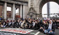 New York'ta, "insani ara"nın kalıcı olması talebiyle gösteri düzenlendi