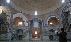 Tebriz'in adını kendine has mavi çinilerinden alan camisi "Gök Mescid"