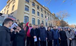 İstanbul'da üniversitede "mescide ayakkabıyla girilmesi" protesto edildi